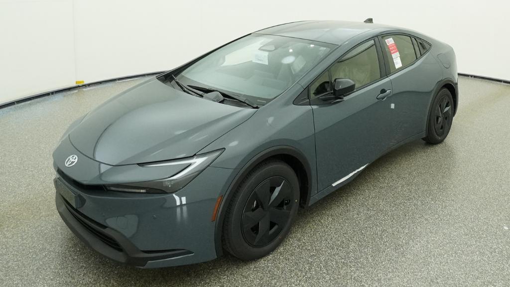 2026 Toyota Prius LE FWD's photo