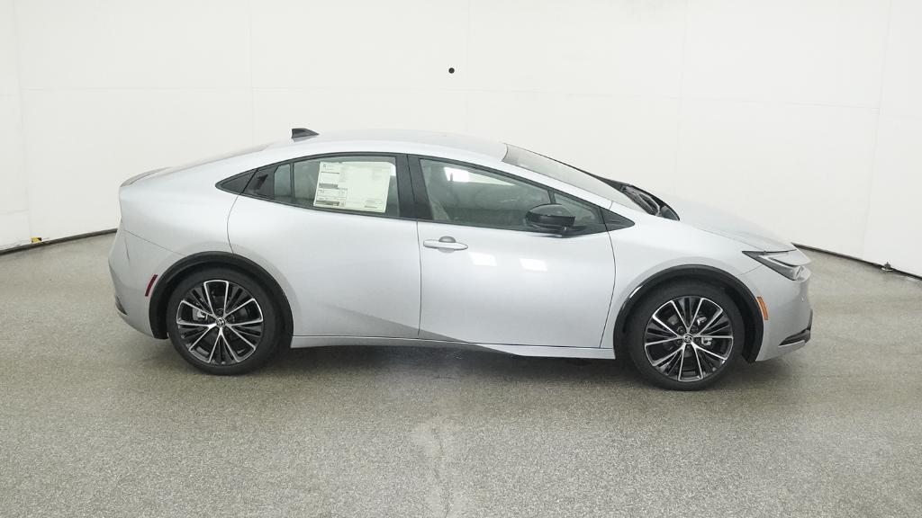 2026 Toyota Prius XLE photo 2