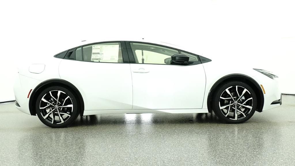 New 2026 Wind Chill Pearl <sup>1</sup> Toyota  XSE image 15