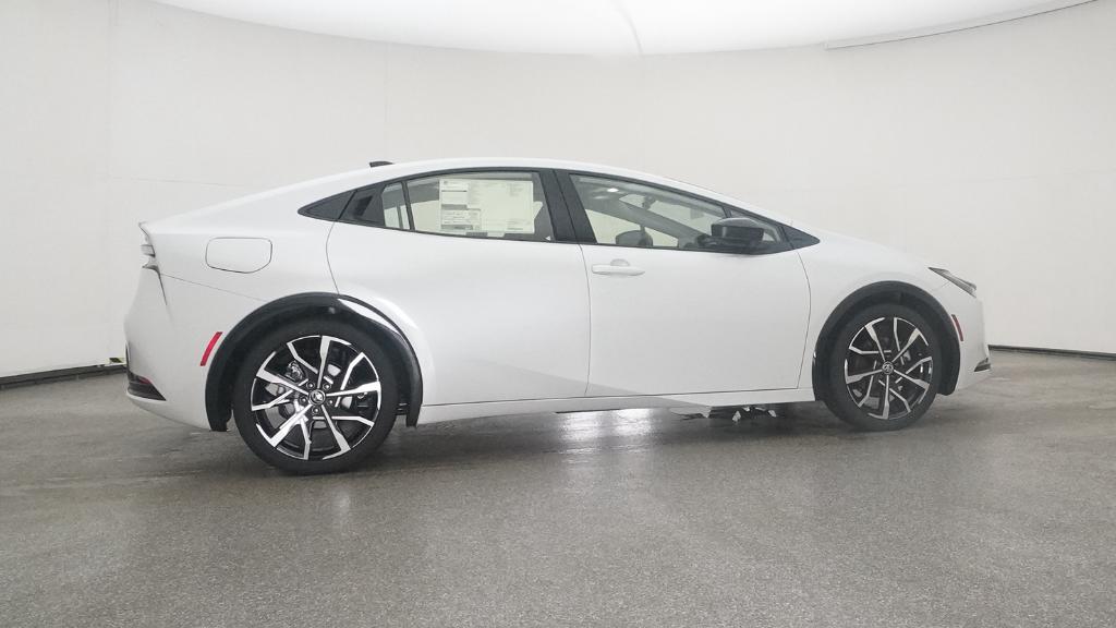 2026 Toyota Prius Plug-in Hybrid XSE photo 3