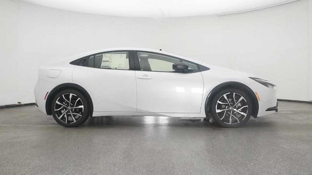 2026 Toyota Prius Plug-in Hybrid XSE photo 4