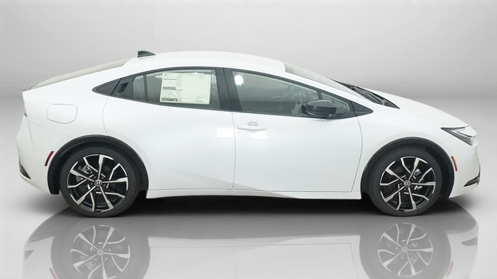 2026 Toyota Prius Plug-in Hybrid XSE - Photo 34