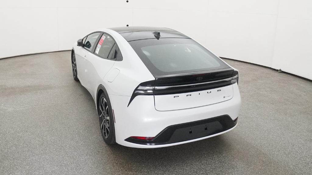 New 2026 Wind Chill Pearl <sup>1</sup> Toyota  XSE Premium image 8