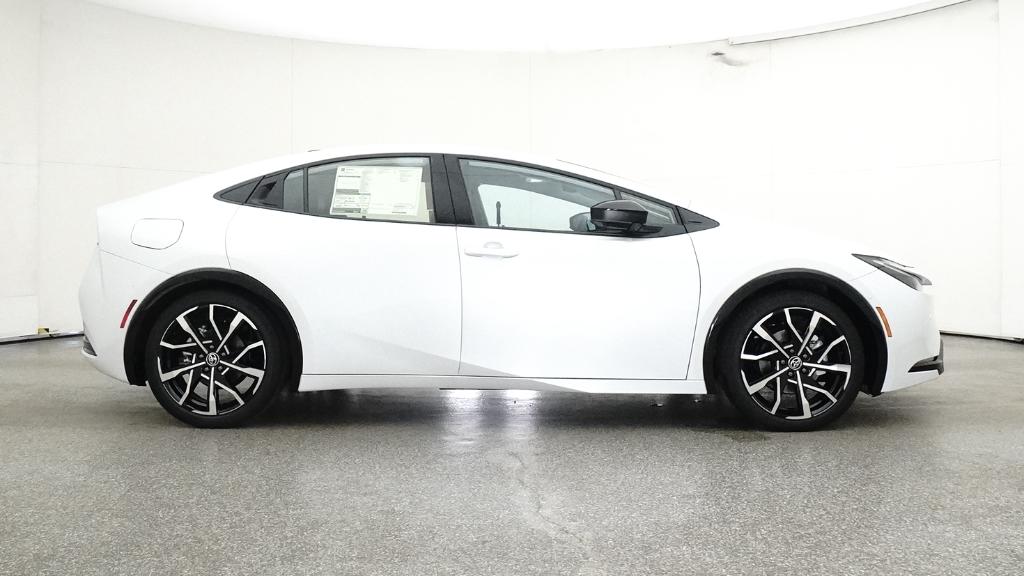 New 2026 Wind Chill Pearl <sup>1</sup> Toyota  XSE Premium image 6