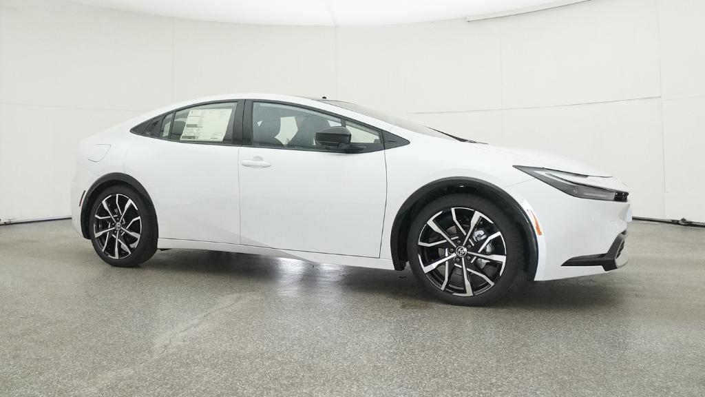 New 2026 Wind Chill Pearl <sup>1</sup> Toyota  XSE Premium image 3
