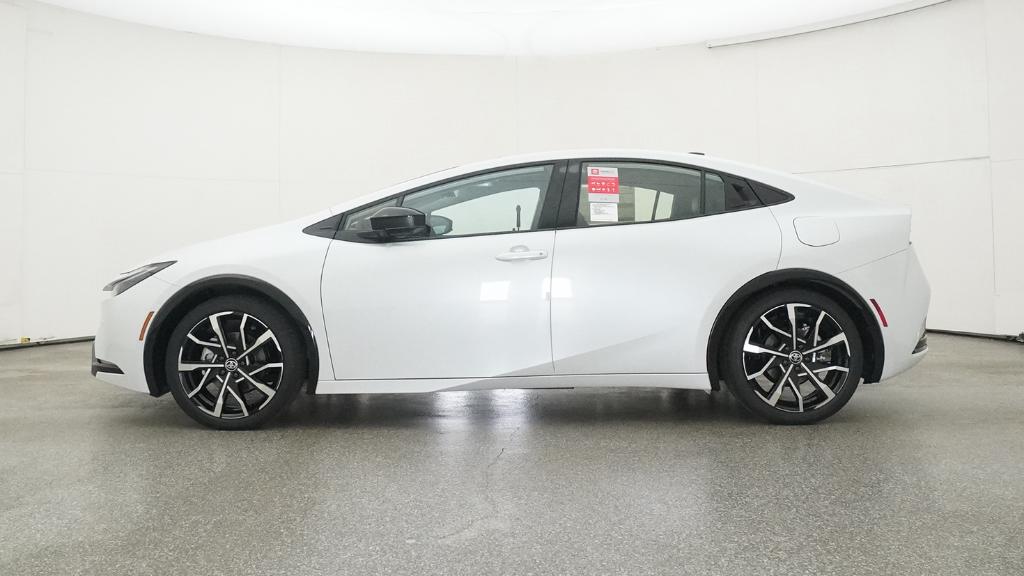 New 2026 Wind Chill Pearl <sup>1</sup> Toyota  XSE Premium image 2