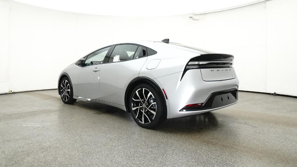 2026 Toyota Prius Plug-in Hybrid XSE Premium photo 4