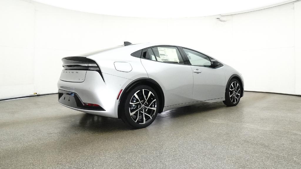 2026 Toyota Prius Plug-in Hybrid XSE Premium photo 3