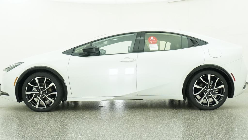New 2027 Wind Chill Pearl <sup>1</sup> Toyota  XSE Premium image 2