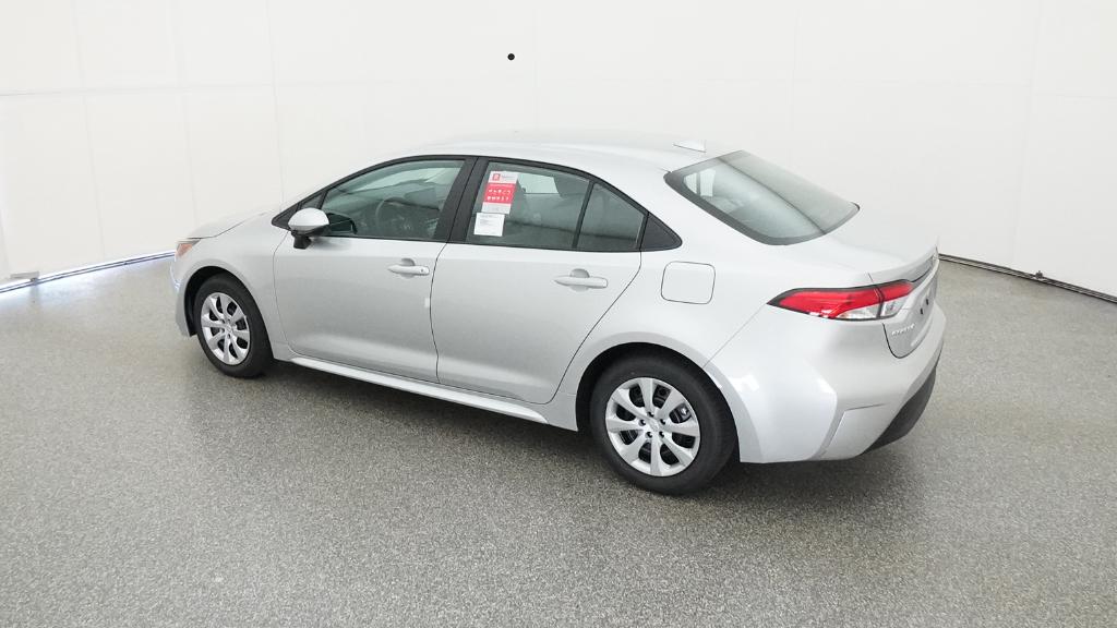 2025 Toyota Corolla LE photo 9