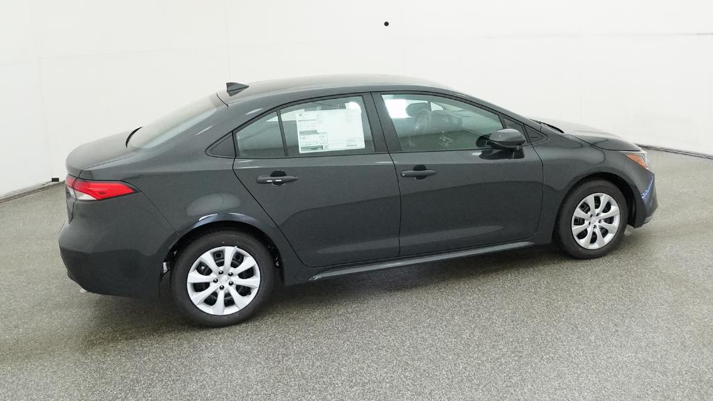 2025 Toyota Corolla LE photo 2