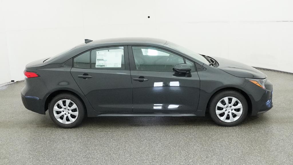 2025 Toyota Corolla LE photo 9