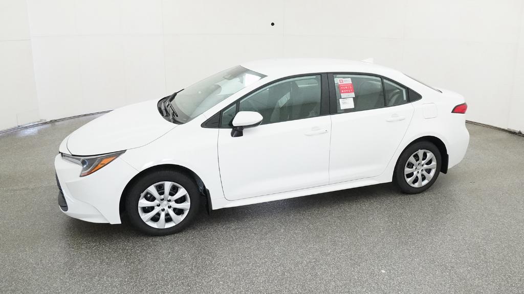 2025 Toyota Corolla LE photo 6