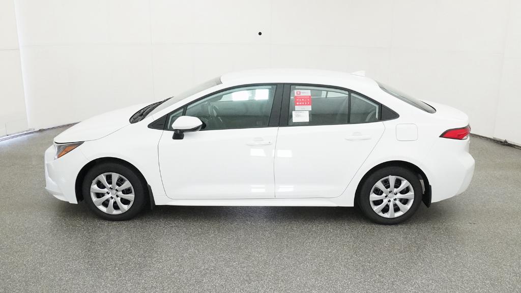 2025 Toyota Corolla LE photo 8