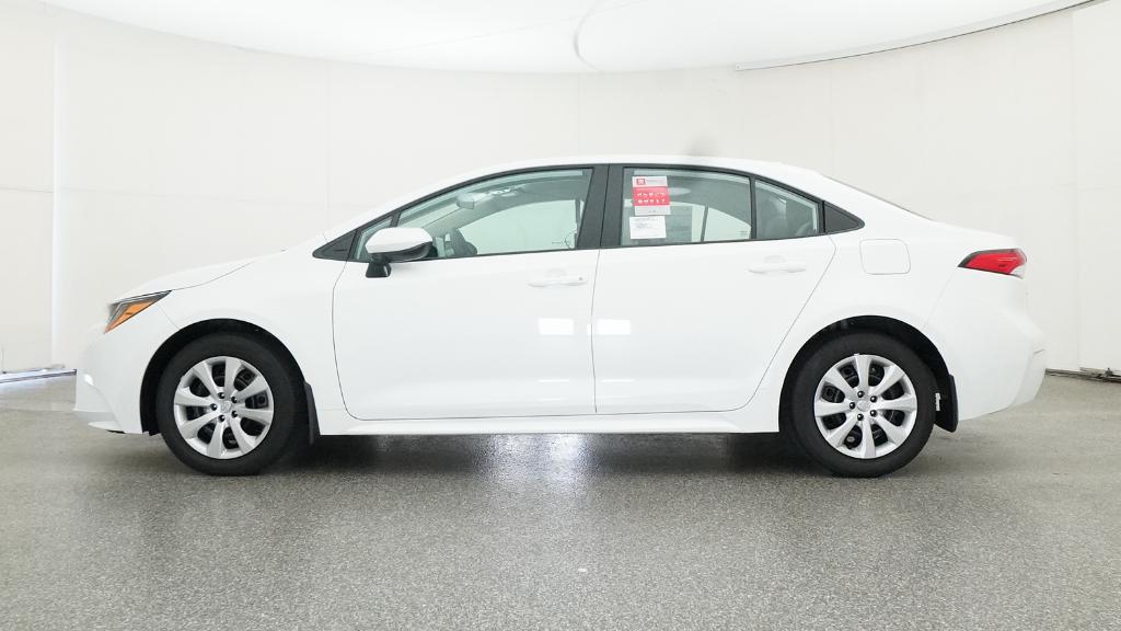 2025 Toyota Corolla LE photo 9