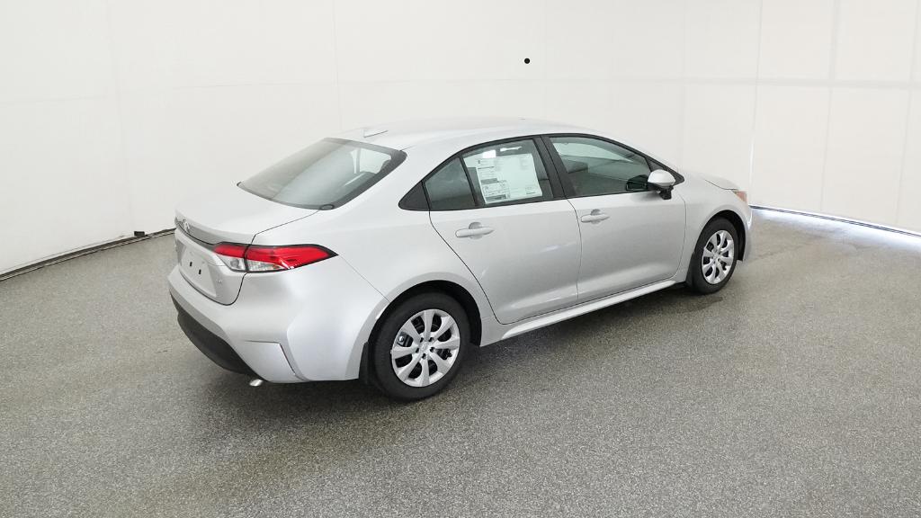 2025 Toyota Corolla LE photo 13