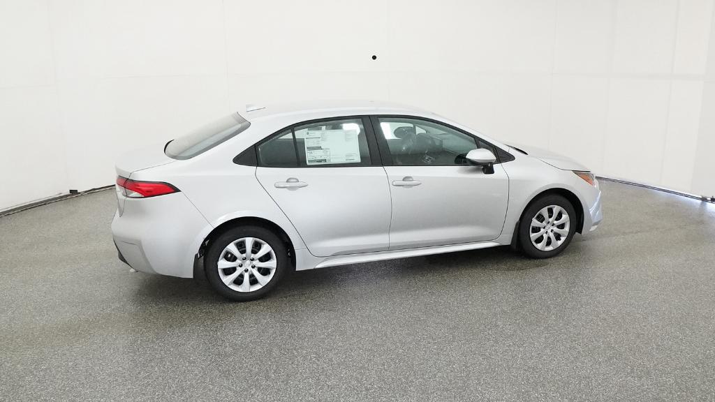 2025 Toyota Corolla LE photo 2