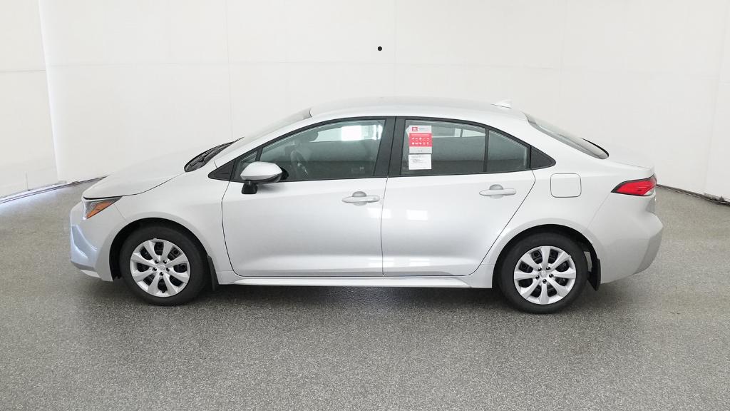 2025 Toyota Corolla LE photo 17