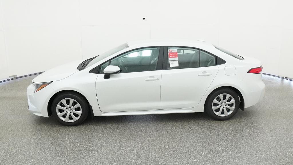 2025 Toyota Corolla LE photo 7