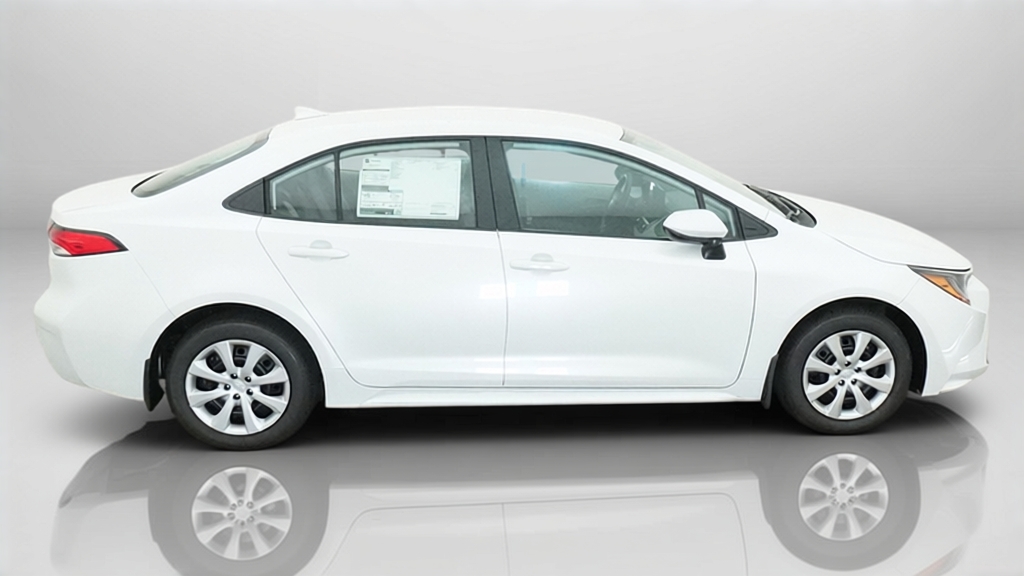 New 2026 Wind Chill Pearl <sup>1</sup> Toyota  LE image 7