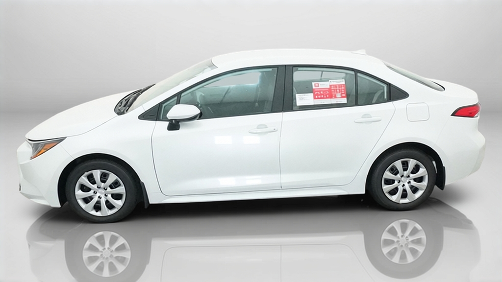 New 2026 Wind Chill Pearl <sup>1</sup> Toyota  LE image 2
