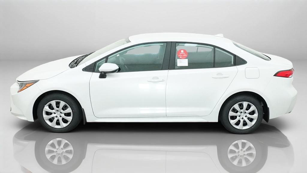 New 2027 Wind Chill Pearl <sup>1</sup> Toyota  LE image 2