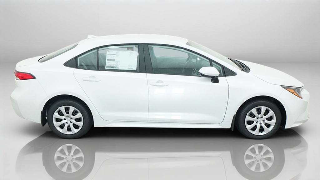 New 2027 Wind Chill Pearl <sup>1</sup> Toyota  LE image 8