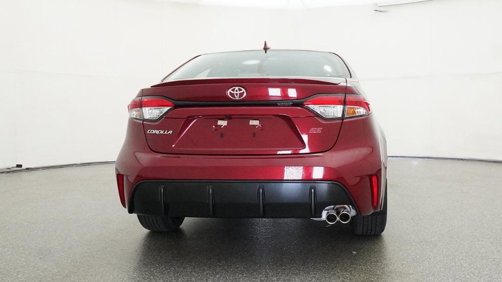 New 2026 Ruby Flare Pearl <sup>1</sup> Toyota  SE image 3
