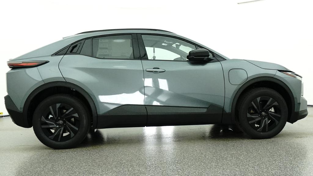 New 2026 Overcast Toyota  SE image 13