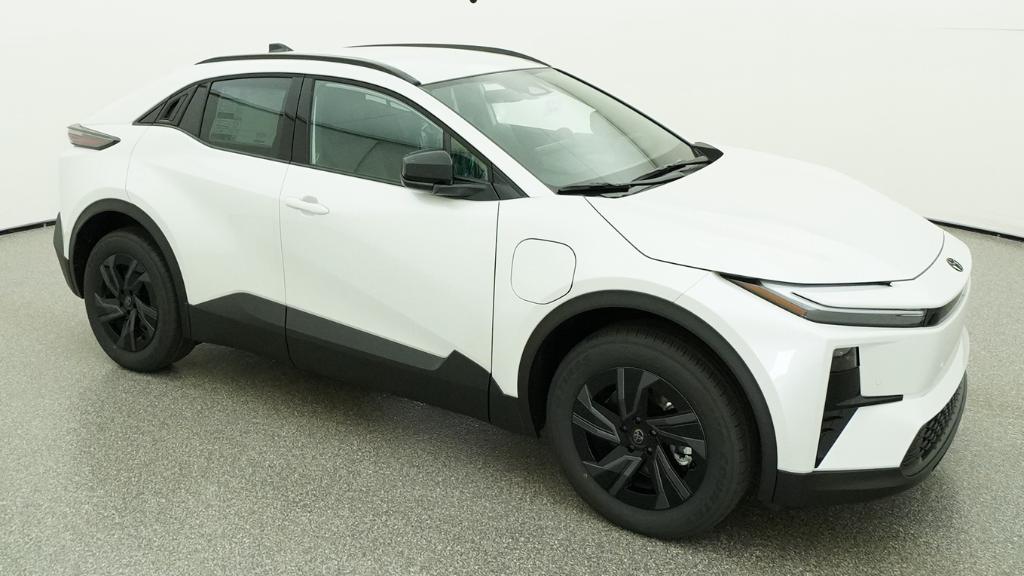 New 2026 Wind Chill Pearl <sup>1</sup> Toyota  SE image 38