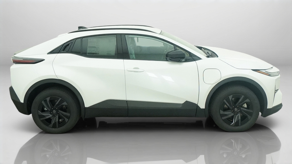 New 2026 Wind Chill Pearl <sup>1</sup> Toyota  SE image 26