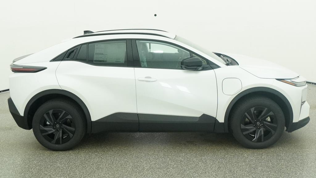 New 2026 Wind Chill Pearl <sup>1</sup> Toyota  SE image 33