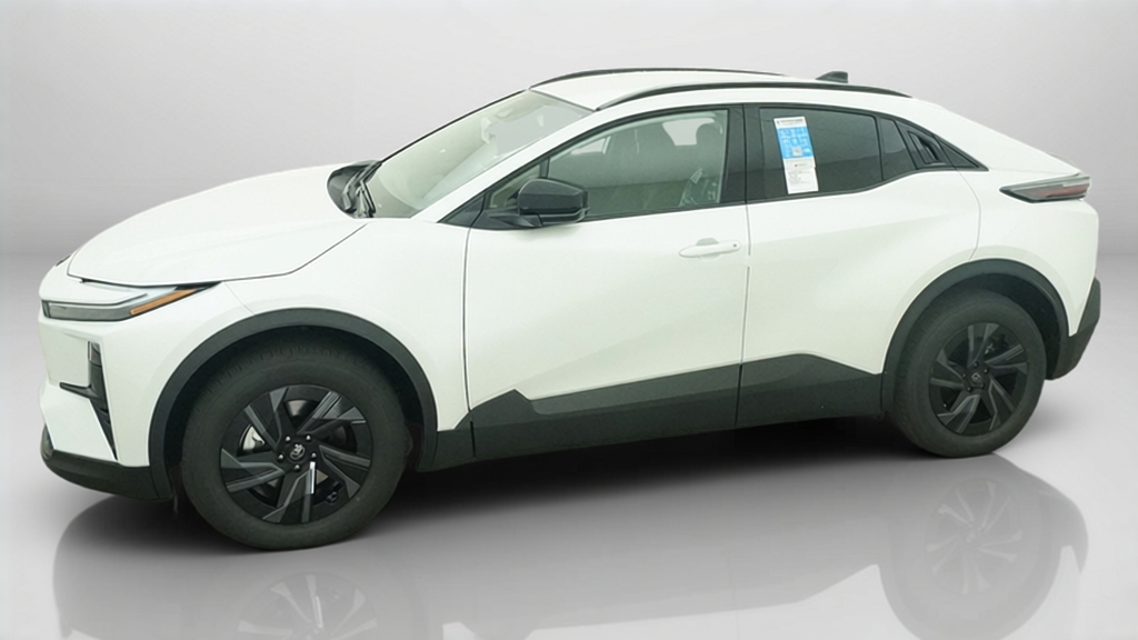 New 2026 Wind Chill Pearl <sup>1</sup> Toyota  SE image 22