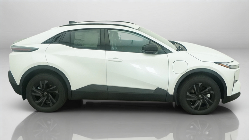 New 2027 Wind Chill Pearl <sup>1</sup> Toyota  SE image 7