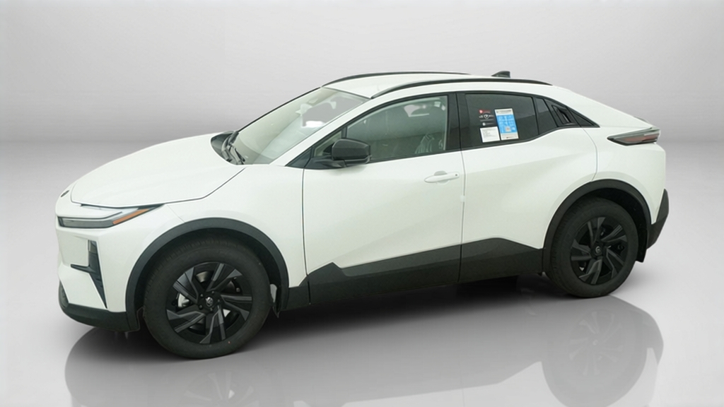 New 2027 Wind Chill Pearl <sup>1</sup> Toyota  SE image 3