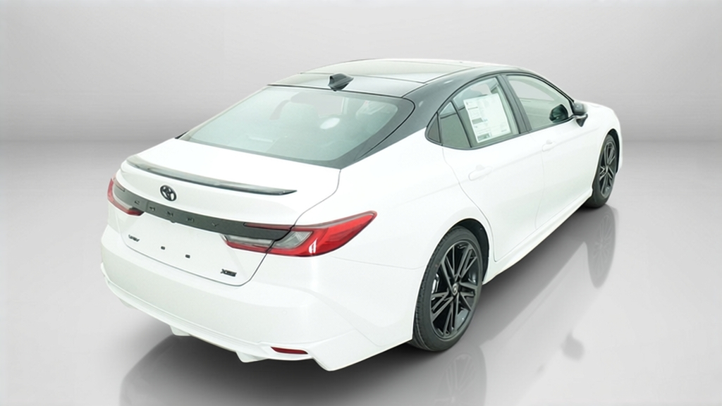 New 2026 Wind Chill Pearl with Midnight Black Metallic roof <sup>1</sup> Toyota  XSE image 38
