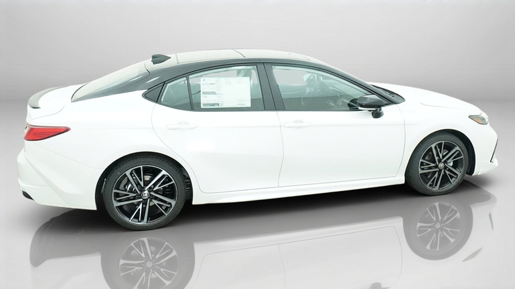 New 2026 Wind Chill Pearl with Midnight Black Metallic roof <sup>1</sup> Toyota  XSE image 35