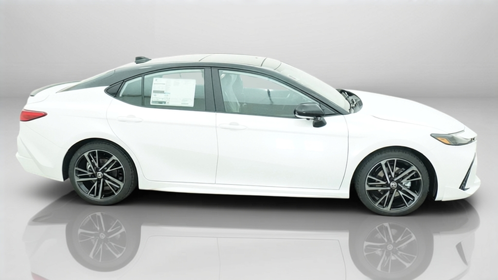 New 2026 Wind Chill Pearl with Midnight Black Metallic roof <sup>1</sup> Toyota  XSE image 34