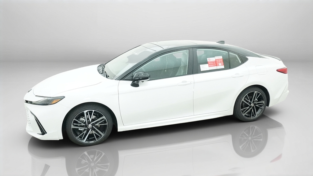 New 2026 Wind Chill Pearl with Midnight Black Metallic roof <sup>1</sup> Toyota  XSE image 30