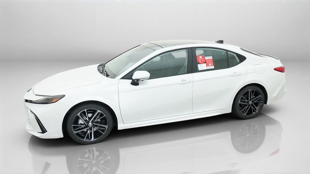 New 2027 Wind Chill Pearl <sup>1</sup> Toyota  XSE image 3