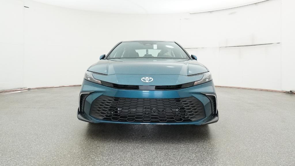 2025 Toyota Camry SE photo 3