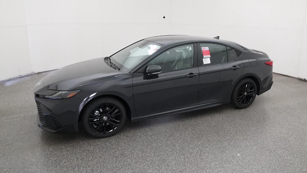 2025 Toyota Camry SE photo 7