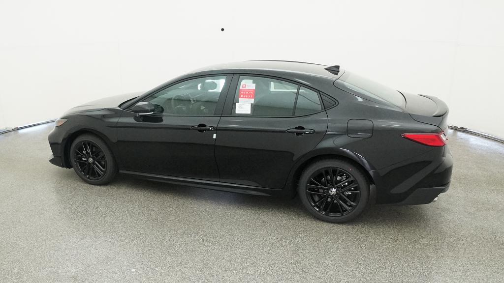 2025 Toyota Camry SE photo 6