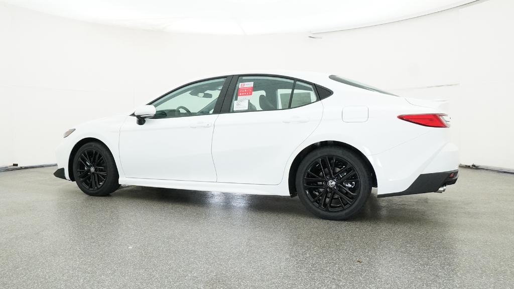 2025 Toyota Camry SE photo 7