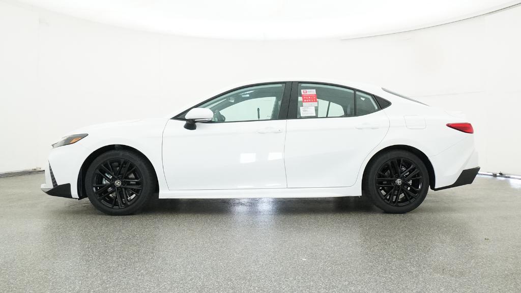 2025 Toyota Camry SE photo 5