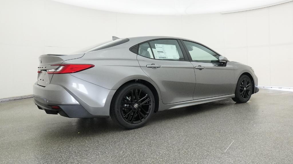 2026 Toyota Camry SE photo 7