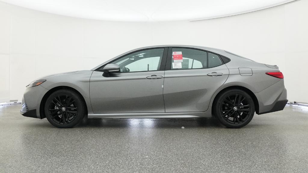 2026 Toyota Camry SE photo 5