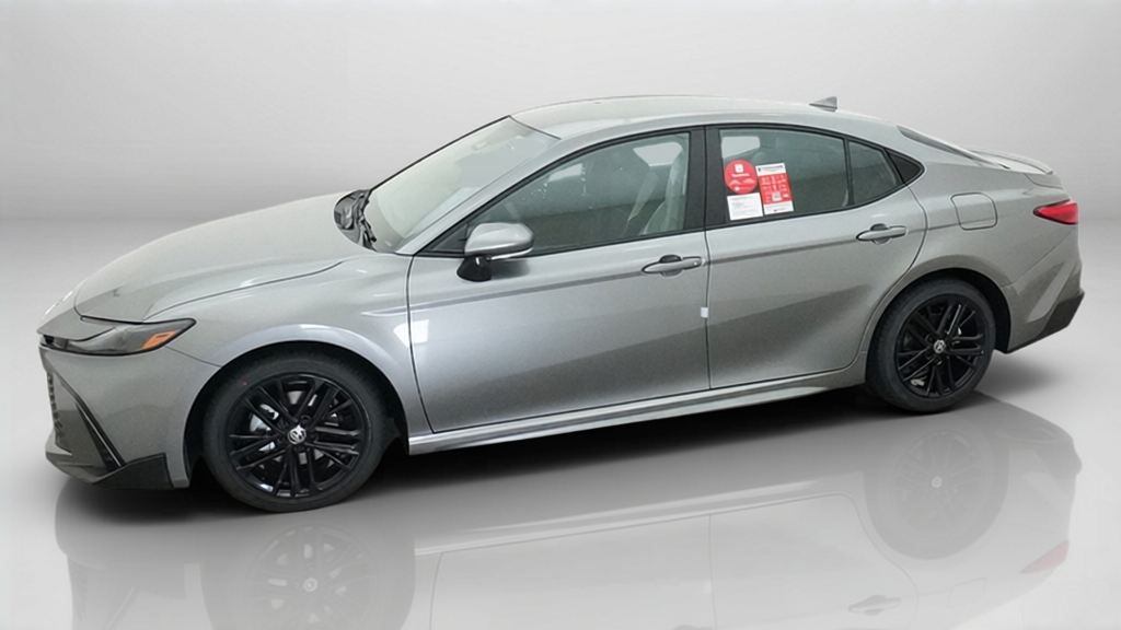 2027 Toyota Camry SE 4dr Car Slide 3
