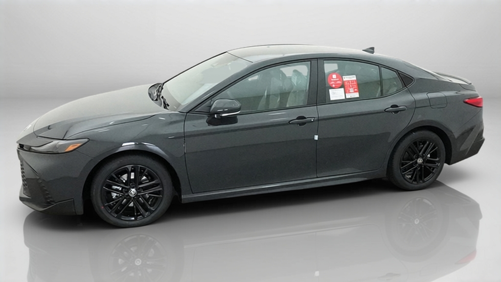 2027 Toyota Camry SE 4dr Car Slide 3