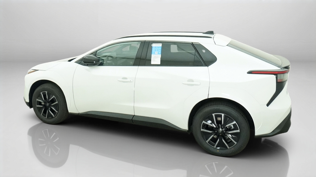 New 2026 Wind Chill Pearl Toyota XLE image 38